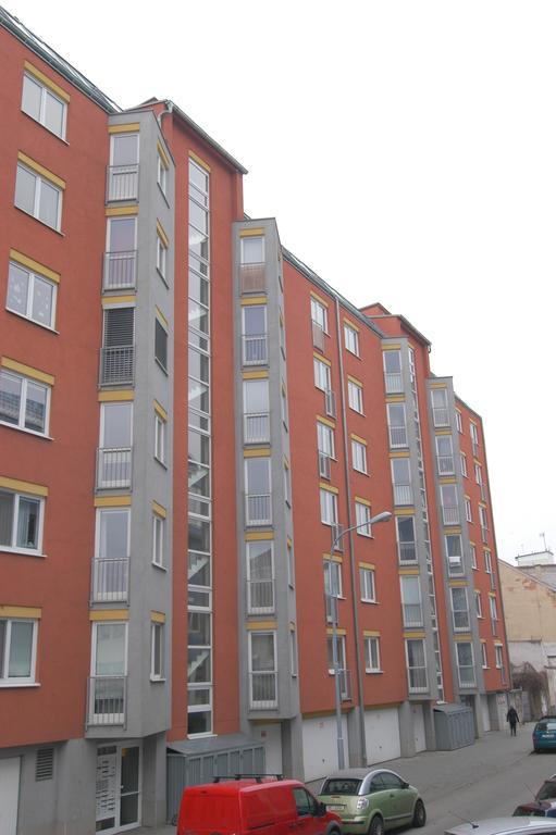 Eel Accommodation Брно Экстерьер фото